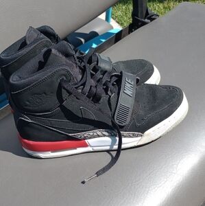 NIKE AIR JORDAN LEGACY 312 BIG KIDS SIZE 6Y BLACK/FIRE RED-CEMENT AT4040-060 J8